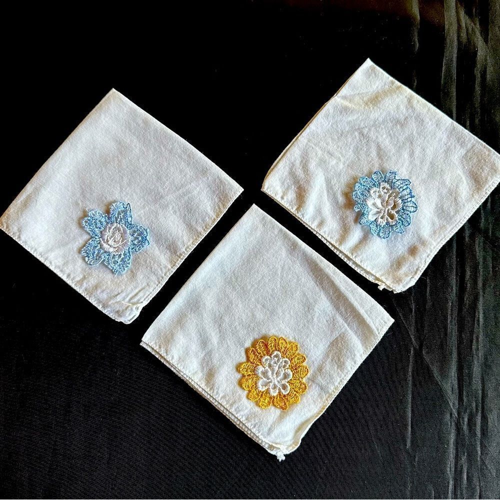Vintage 50s Ladies White Handkerchiefs with Raised Floral Embroidery (set of 3)